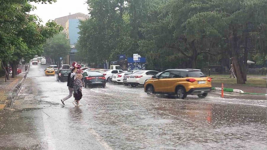 K�rklareli'nde cadde ve sokaklar g�le d�nd�