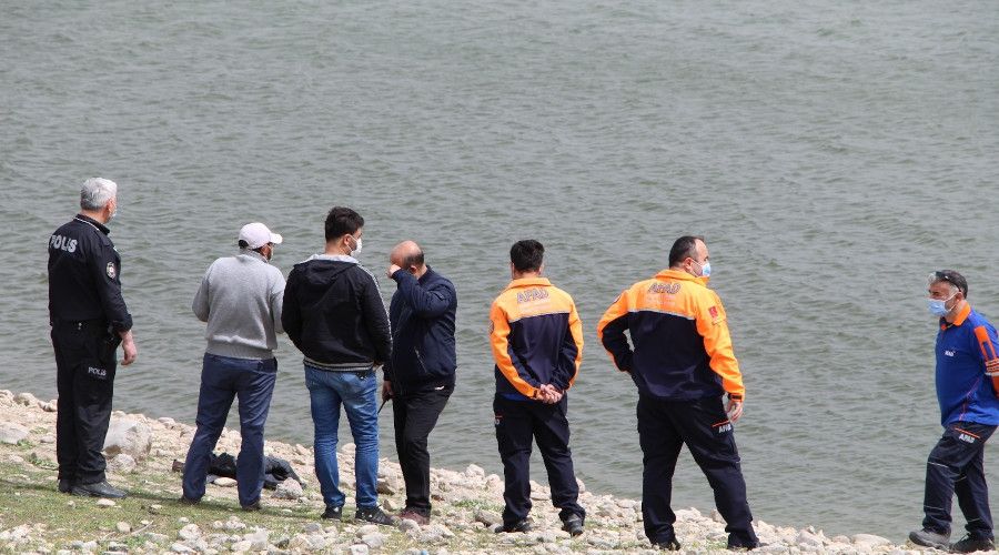 Kıyafetlerini bırakıp ortadan kayboldu