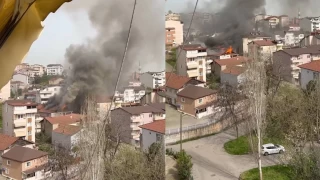 Kocaeli'de 2 katlı evin çatısı alevlere teslim oldu