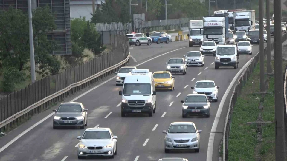 Kocaeli'de mesai bitimiyle TEM'de hareketlilik ba�lad�