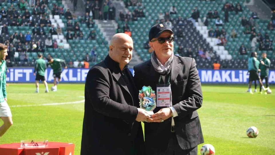 Kocaelispor'da G�khan De�irmenci 100. ma��na ��kt�