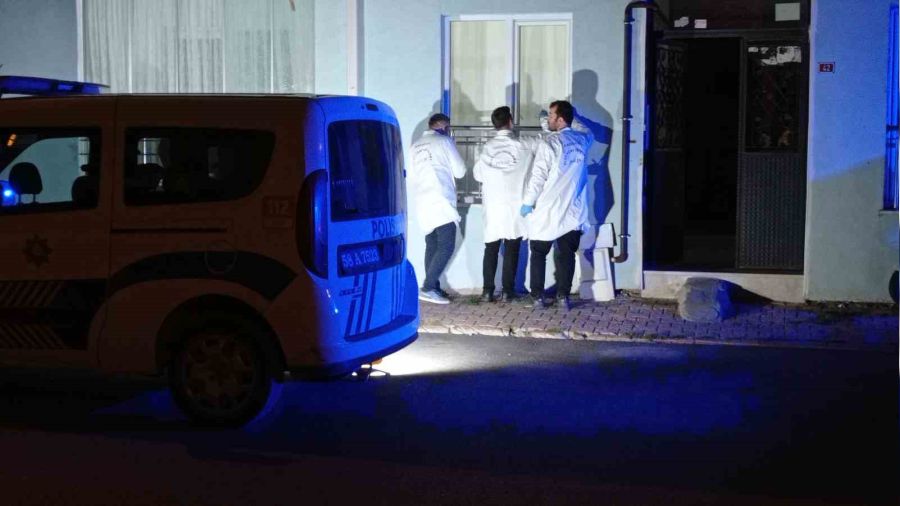 Kom�ular aras� kavgada sokaktan ge�en 3 kad�n yaraland�