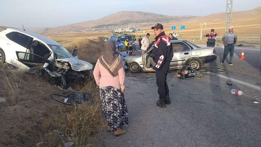 Konya'da feci kaza: 5 l 2 ar yaral