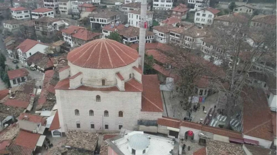 K�pr�l� Mehmet Pa�a Camii: Osmanl��dan miras, an�tsal bir yap�