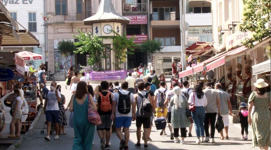 Koronavirüs Adalar'a akın etti