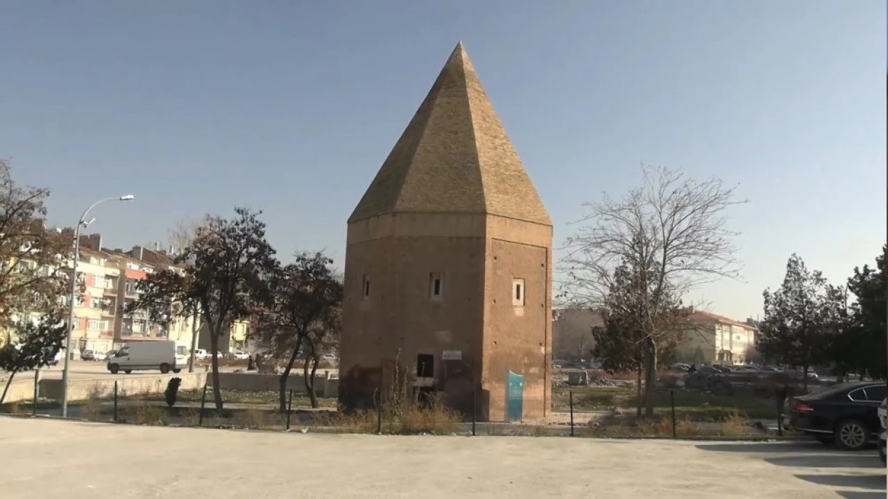 Küçük Karatay ve Seyfeddin Karasungur Medresesi
