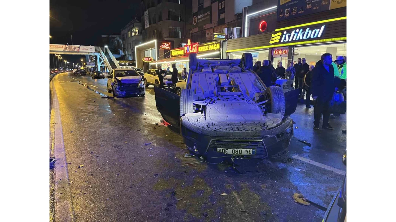 Kkekmece'de E5 yan yolda zincirleme kaza: 3 yaral