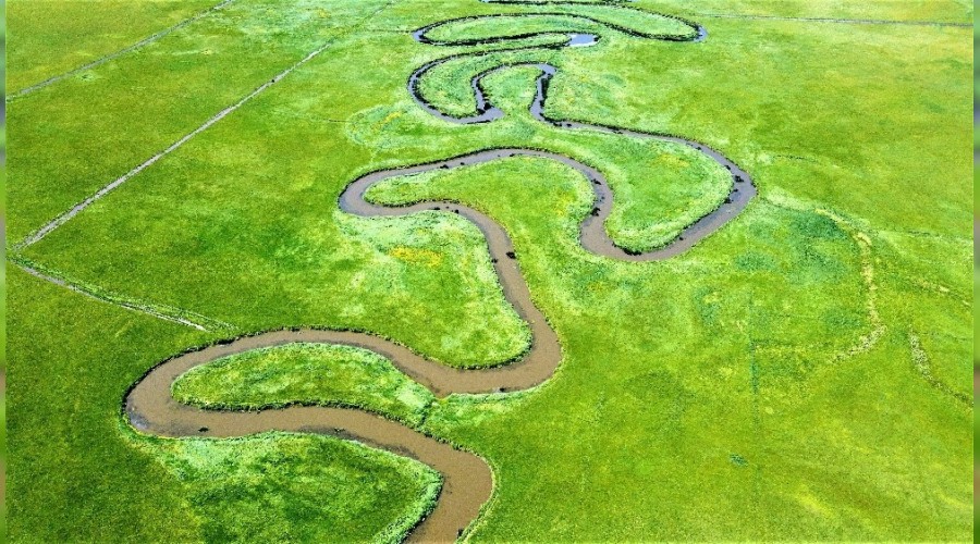 Kura Nehri'nin olu�turdu�u menderesler g�zal�yor