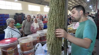 Kuru çiçek bamya pazarda gramla satılıyor