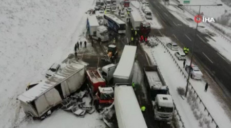 Kuzey Marmara Otoyolu'nda feci kaza: Kayganlaşan yolda 4 tır birbirine girdi