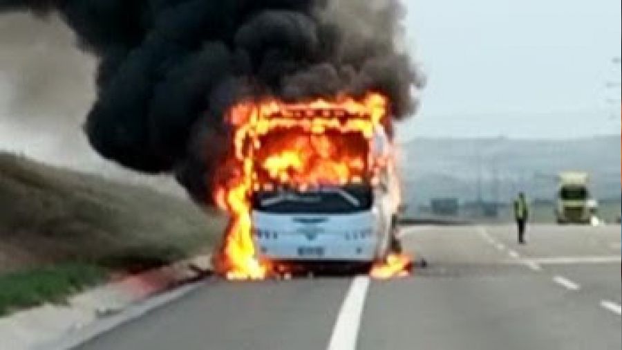 Kuzey Marmara Otoyolu'nda tur otobüsü yandı