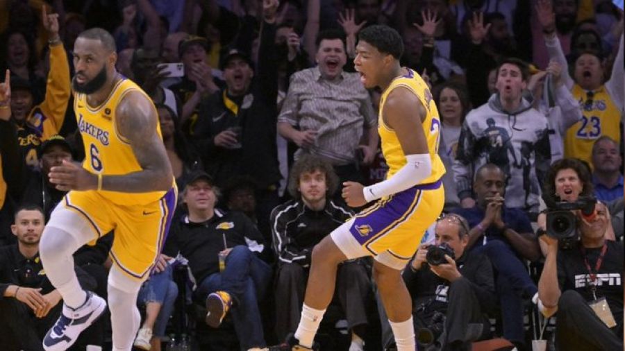 Lakers ve Heat, finale adını yazdırdı