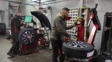Lastikçilerin 'kış lastiği' mesaisi başladı