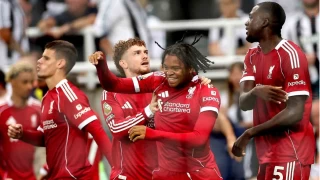 Liverpool, 16 yandaki Ngumoha ile kazand