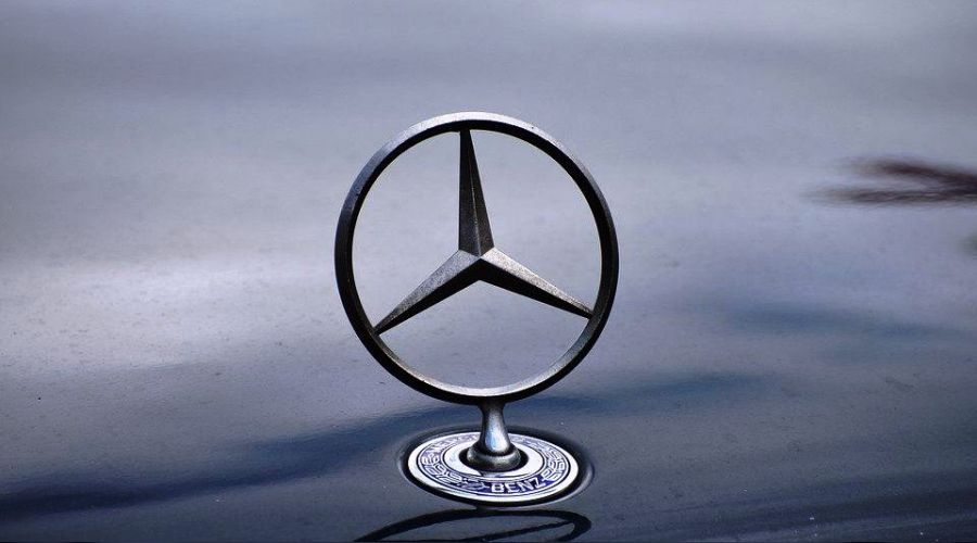 Mahkemeden satlk 2015 model Mercedes