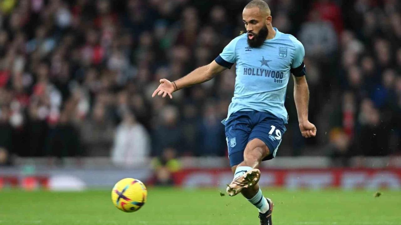Manchester United 71 milyon sterlin verdi, aldı