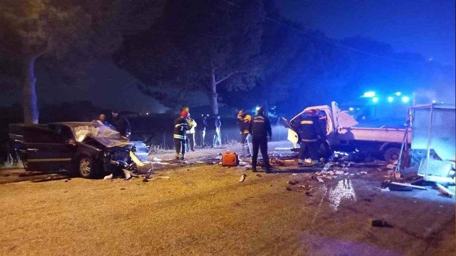 Manisa'da yeni yılın ilk saatlerinde acı kaza: 1 ölü, 6 yaralı