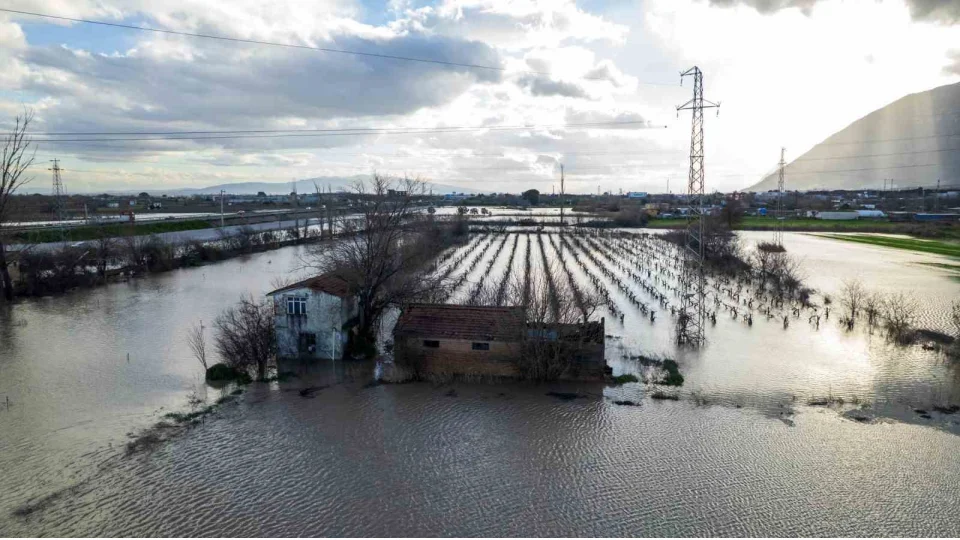 Manisa'y� sa�anak vurdu: Hasar g�n a�ar�nca ortaya ��kt�