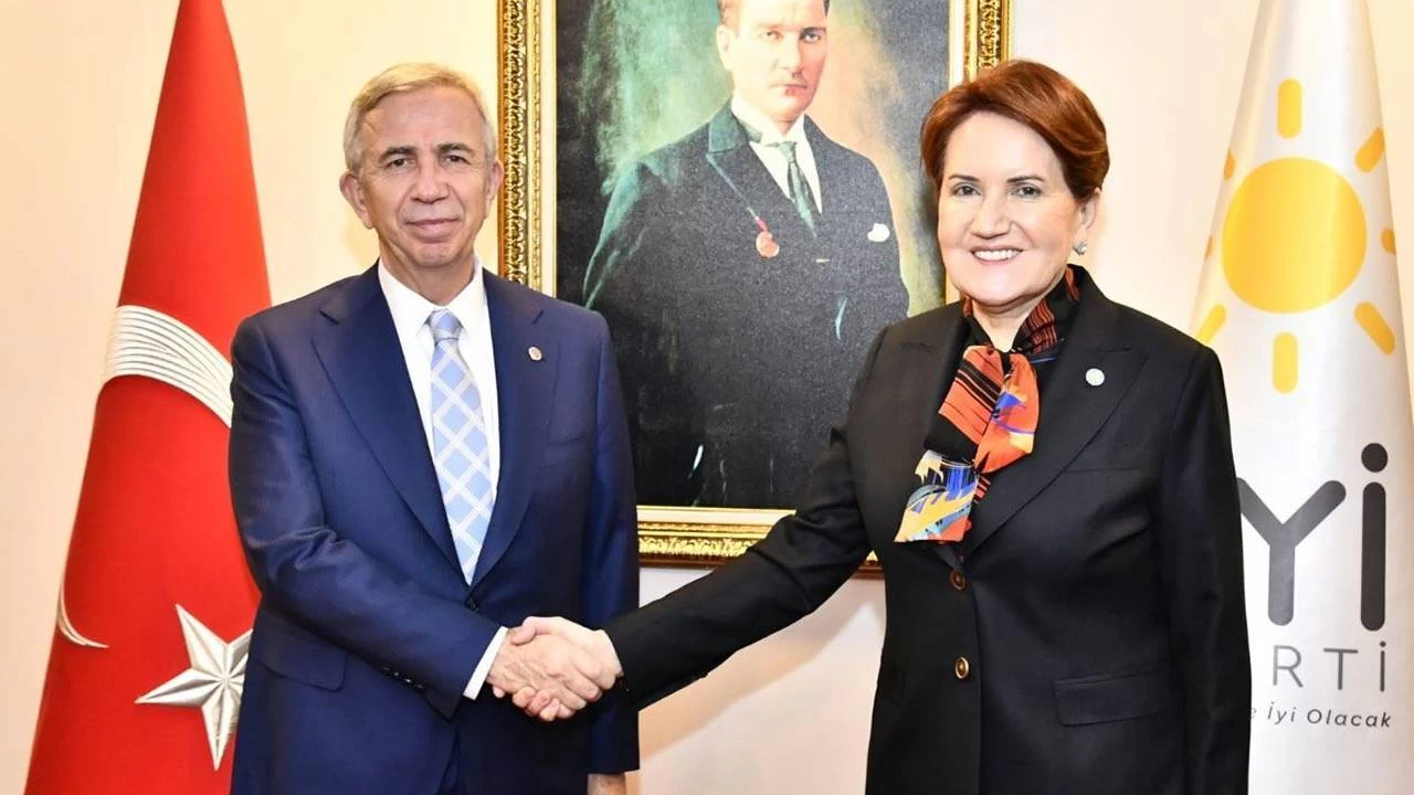 Mansur Yava�'tan Ak�ener'e yan�t: Korkak de�ilim, �n�m� a�abilirdi