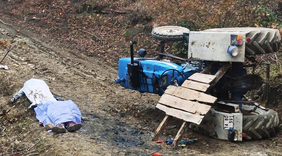 Mantar toplamaya gittikleri trakt�r devrildi: 2 �l�