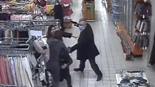 Markette işlenen cinayet anı kamerada