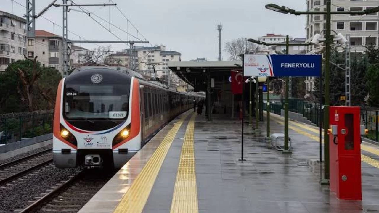 Marmaray'da bir genç intihar etti