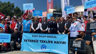 Memurlar iş bıraktı