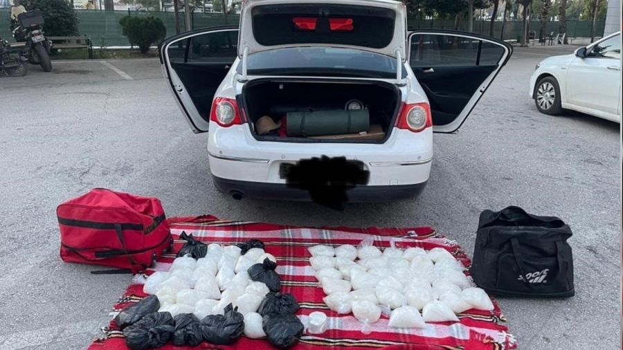 Mersin'de 43 kilo 884 gram metamfetamin ele geirildi