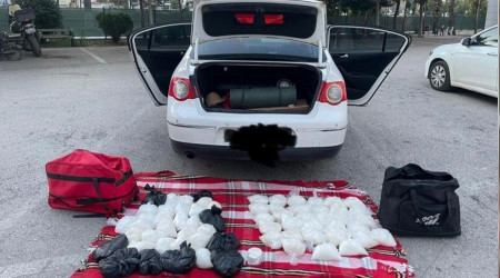 Mersin'de 43 kilo 884 gram metamfetamin ele geirildi