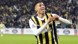 Mert Müldür Fenerbahçe'den elini kolunu sallaya sallaya gidecek