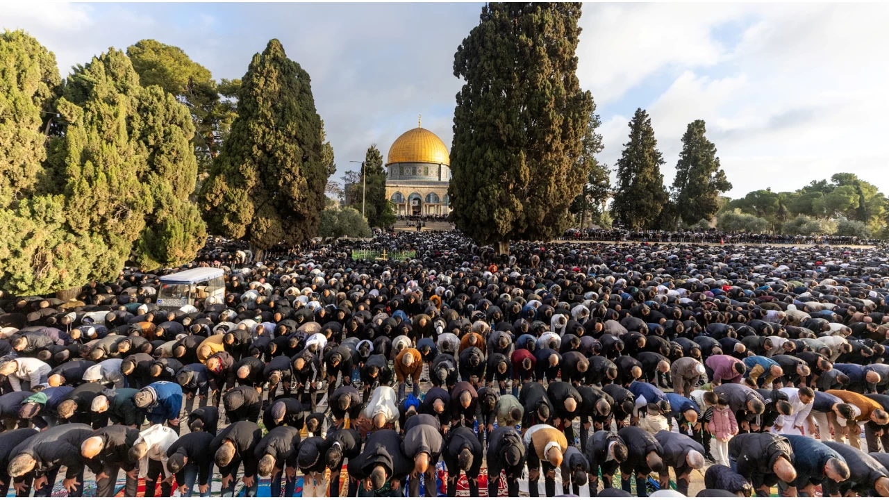 Mescid-i Aksa'da 120 bin ki�i bayram namaz� k�ld�