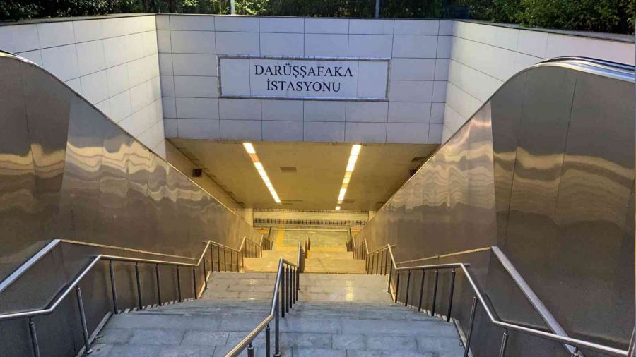 Metroda raylara atlayan bir kişi yaralı olarak kurtarıldı