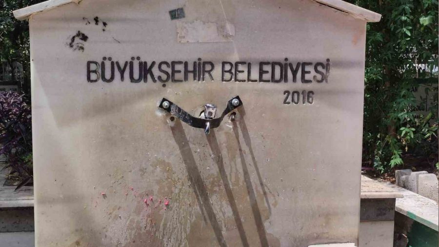Mezarlıktaki musluklar bile çalınabiliyor