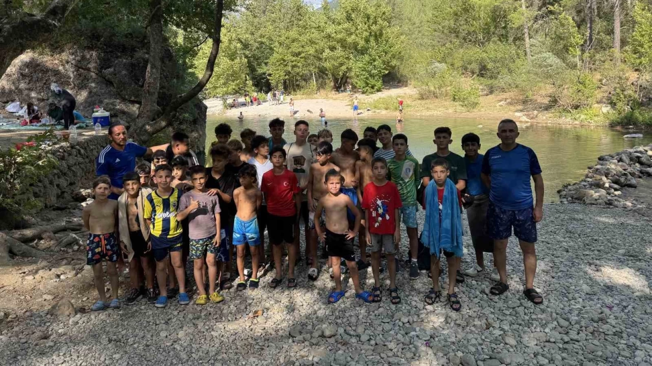 Minik sporcular hem spor yaptı hem doğayla buluştu