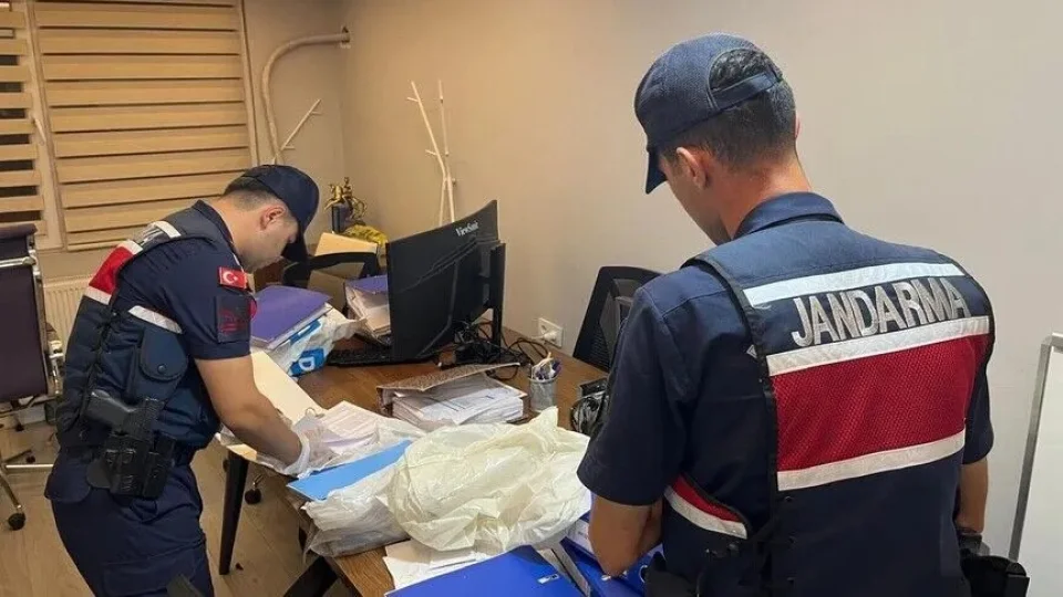 M�T koordinesindeki "siber casusluk" operasyonunda 5 ��pheli g�zalt�na al�nd�