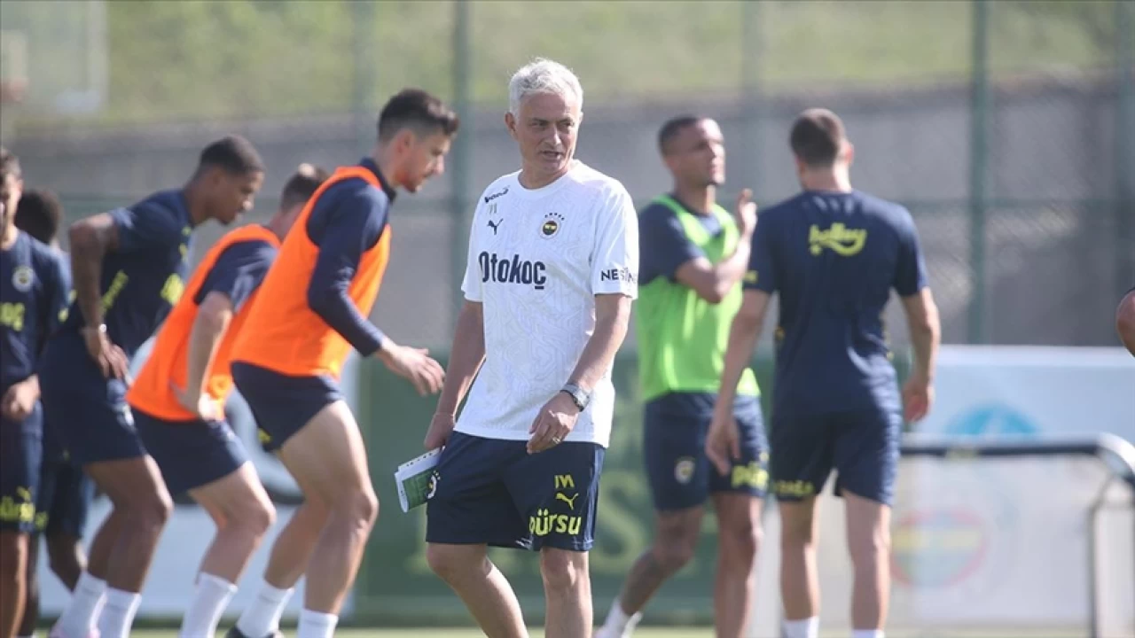 Mourinho 9 futbolcuyu kadroya almad�