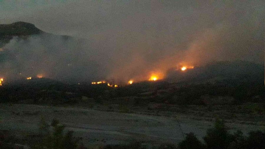 Mu�la-Denizli s�n�r�ndaki yang�n devam ediyor