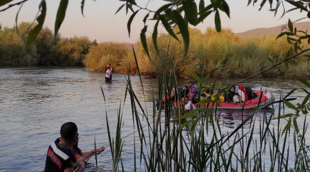 Murat Nehri'nde mahsur kalan 30 kii kurtarld