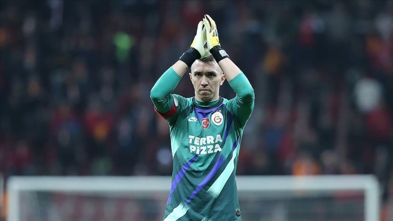 Muslera Galatasaray'da bir sezon daha kalacak mı?