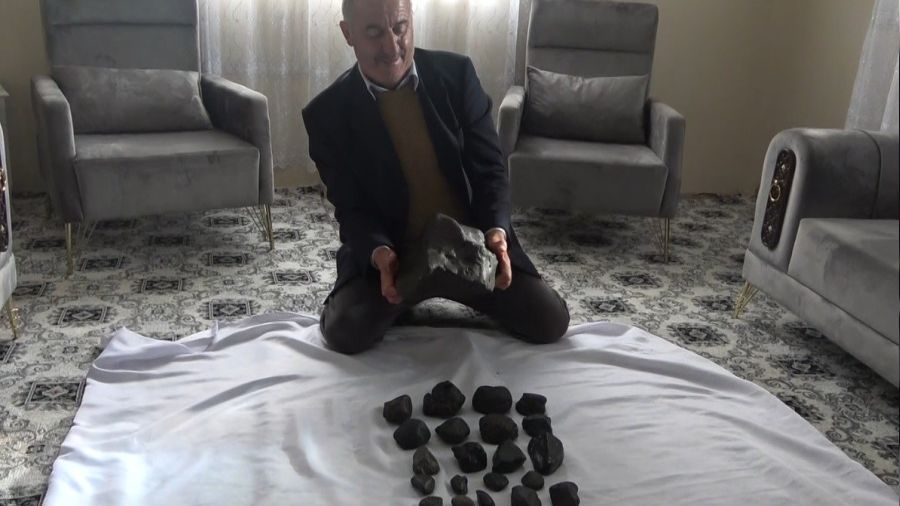 Muşlu vatandaş mantar toplarken gök taşı buldu