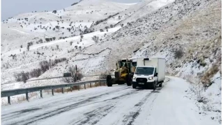 Muş'ta mahsur kalan 20 araç kurtarıldı
