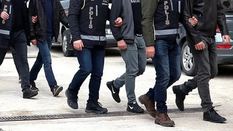 Muvazaalı gayrimenkul satışlarıyla bin 70 kişiye usulsüz vatandaşlık: 72 gözaltı