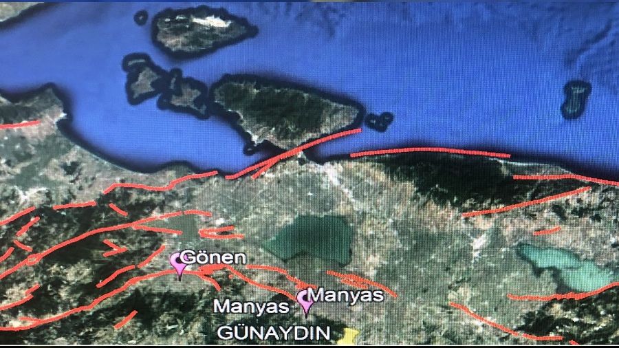 Naci G�r�r�den Bal�kesir ve Van i�in deprem a��klamas�