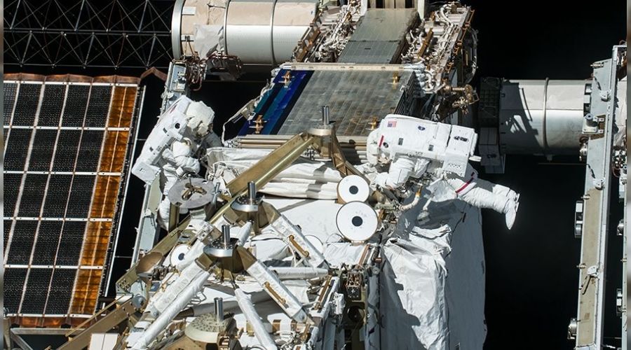 NASA astronotlar� uzay y�r�y���ne ��kt�