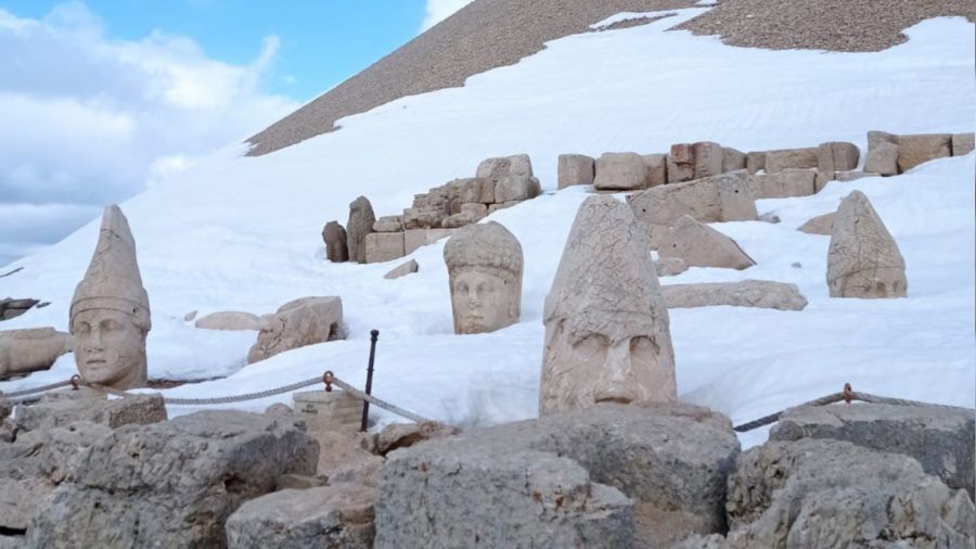 Nemrut Da��'ndaki heykeller depremde zarar g�rmedi