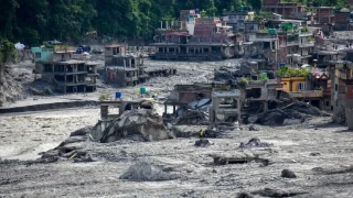  Nepal'in �in s�n�r�na yak�n Rasuwa b�lgesi ve �evresinde meydana gelen selde hayat�n� kaybedenlerin say�s�n�n 1114'e y�kseldi�i bildirildi