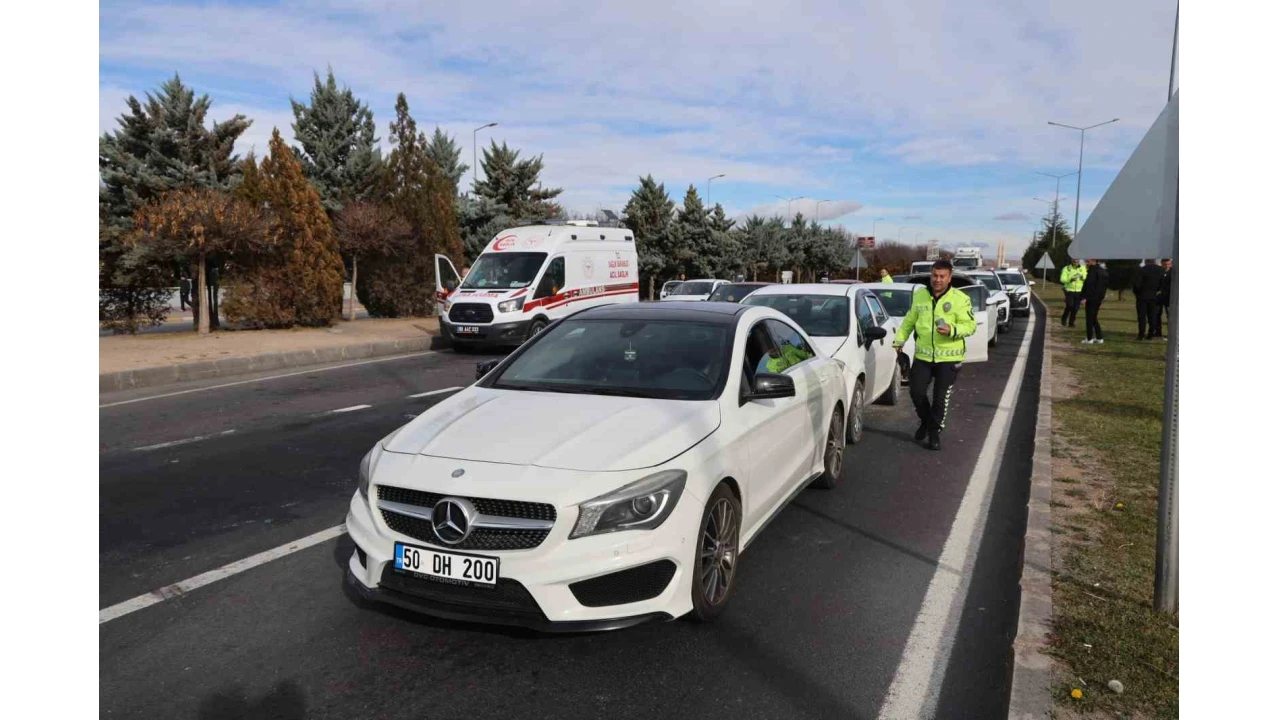 Nevşehir'de 4 otomobil birbirine girdi: 2 yaralı