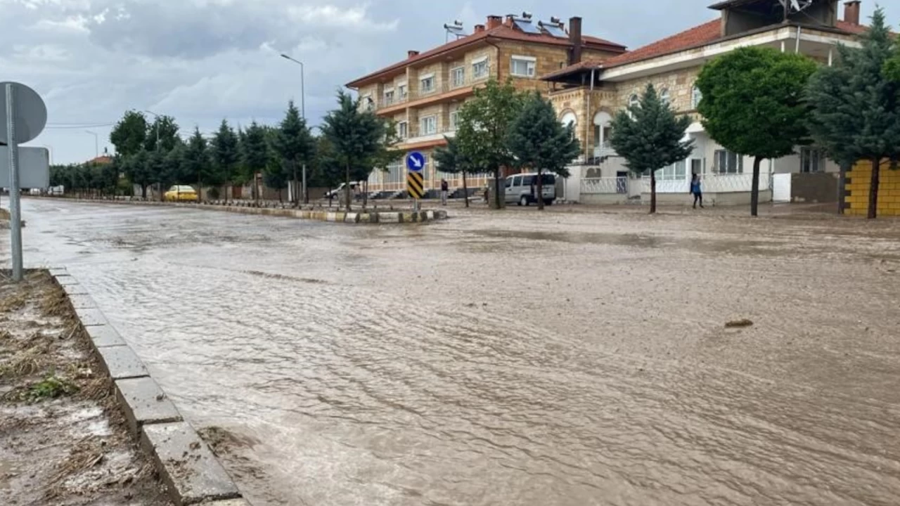 Nevşehir'de sağanak sele neden oldu, tarım arazileri sular altında kaldı
