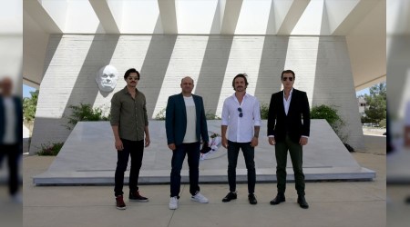 Nikos Sampson Rauf Denktaş'ın mezarında