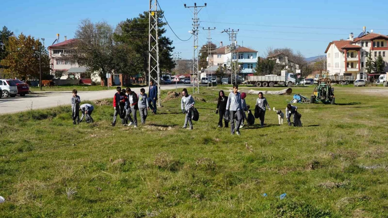 Ortaokul öğrencilerinin projesi köyü tertemiz yaptı